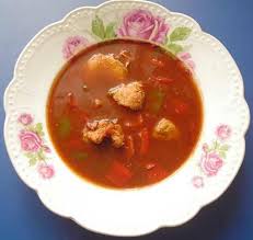 Ungarische Fischsuppe Halaszle Mamas Rezepte Mit Bild Und Kalorienangaben Fischsuppe Fischsuppe Rezepte Ungarisches Essen