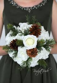 Beautiful cascading brides bouquet with emerald green, hunter green, beige, and gold tipped roses, peonies, gold calla lilies and gold metallic greenery with babies breath and accented with seeded eucalyptus. Emerald Green Wedding Flowers For Winter Wonderland Theme Wedding With Ivory Roses Pine Co Winter Bridal Bouquets Winter Wedding Bouquet Wedding Themes Winter