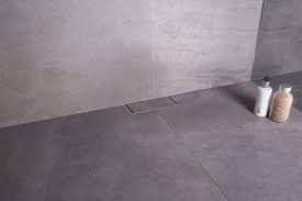 A water containment bead along the threshold serves to prevent water escaping onto the bathroom floor. Duschrinne Badezimmer Easy Drain M Line1 1 Shower Drain Shower Drains Hidden Shower
