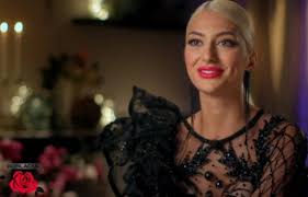 Burlacul este un reality show produs și difuzat de postul de televiziune antena 1 în care un burlac din lumea mondenă a româniei este curtat de 25 de fete, care aspiră la inima lui. SurprizÄƒ TotalÄƒ La Burlacul Cine Este Rodica BudurcÄƒ De Fapt Concurenta Care Se Retrage Din Emisiune