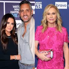 Kathy Hilton Shares Cryptic Message Amid Sister Kyle Richards and Mauricio  Umansky Divorce Rumors