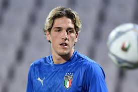 Il 21enne centrocampista della roma è al centro delle polemiche per la rottura. Chi E Nicolo Zaniolo Il Calciatore Della Roma La Biografia E La Vita Privata