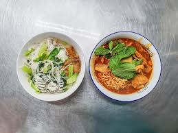 Mee hoon tomyam with basic maggi oyster sauce, tomyam paste & maggi cukup rasa #maggi #friedmeehoon. Lao Jia Fish Head Bee Hoon Tomyam And Porridge Crisp Of Life