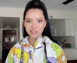 Despite hasn't been releasing yet, inferno next single by @bellapoarch reached. Bella Poarch 24 Facts About The Tiktok Star You Probably Didn T Know Popbuzz