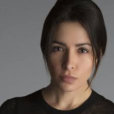 Drew": Sarah Shahi wird für CBS zur Kult-Detektivin Nancy Drew