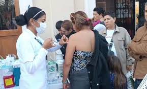 Chiapanecos abarrotan puestos de vacunación por temor a sarampión