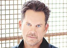 Elvis Robinson's Instagram, Twitter & Facebook