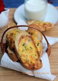 Grilled Bread With Shrimps And Egg Banh Mi Nướng Tom Va Trứng Recipes Vietnamese Recipes Food
