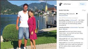 Das färbt allem anschein nach auch auf die vereinskollegen ab. Mats Hummels Macht Mit Freundin Urlaub Am Tegernsee Fc Bayern