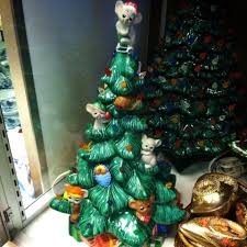 Vintage Ceramic Tree With Mouse Presents Lights Up Www Facebook Com Vintage Christmas Tree Small Christmas Trees Ceramic Christmas Trees