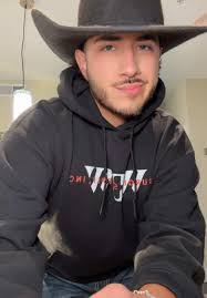 Aaron Pon's Instagram, Twitter & Facebook