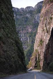 A serra do corvo branco foi a primeira estrada a ligar a região serrana de santa catarina ao litoral. Serra Do Corvo Branco Santa Catarina Serra Do Corvo Branco Santa Catarina Viagem Turismo