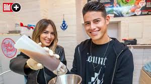 Eine freundin stellte ihm ein hübsches mädchen vor, die beiden lernten. Fc Bayern Munchen Fc Bayern James Rodriguez Spricht Uber Munchen Und Seine Shannon Erste Bundesliga
