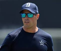 Former @steelers assistant coach and OC (1977-1989) Tom Moore was back in  town today with the @Buccaneers as they practiced with the #Steelers at  Acrisure. Coach Moore is a current “offensive consultant”