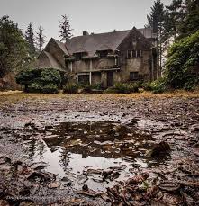 Abandoned Mansion In The Woods 926 960 Abandonedporn Abandoned Castles Abandoned Mansions Abandoned Mansion