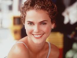 “Ya no quiero ser ella”: la historia del corte de pelo de Keri Russell que  desplomó la audiencia de 'Felicity'