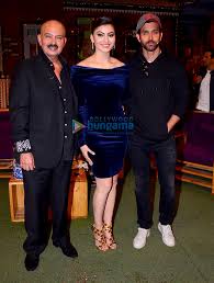 Cast Of Kaabil Promote Their Film On The Kapil Sharma Show Rakesh Roshan Urvashi Rautela Hrithik Roshan Images Bollywood Hungama Poster e locandine 1 |. cast of kaabil promote their film on