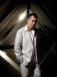 早前林作的西裝論惹來不少負評，最終他在facebook以「know the rules then you can break the rules」解圍。最近他又公告天下準備為西裝鑄書立說撰寫巨獻，不過話說回頭，西裝配搭就人人都可以break，但break得好不好看又是另一回事，倒不如找來西裝達人patrick教大家怎樣break the rules來得更是實際。 çœŸå¿ƒæœ‰ç„¡äººtag9æž—ä½œ Gregory Wong çŽ‹å®—å ¯ Facebook