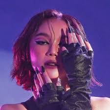 Gwen Levi's Instagram, Twitter & Facebook