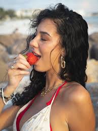 Not my usual style, but still killed it anyways 💅🤍 Welcome to the world,  little one! • • • #newborn #pregnancyreveal #floridababy #portrait  #stpetephotographer #floridaphotographer