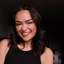 Ashley Eckman's Instagram, Twitter & Facebook