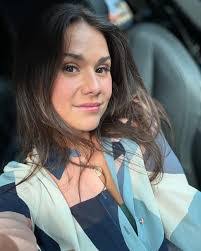 Katherine Carelli's Instagram, Twitter & Facebook