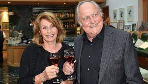 Gefühlvoll und mit einem fein nuancierten spiel zeigt sie, wie sich charlotte aus der abhängigkeit von ihrem mann befreit und ihren eigenen weg findet. Senta Berger Wenn Michael Unsere Geheimnisse Preisgabe Wurde Ich Ihn Verlassen Bunte De