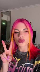 Half head to full head 🍏💅🏻 #pinkhair #crazycolor #snatch #hairtok  #bratgirl