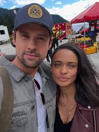 How meany people want Virgin River to continue ❤️