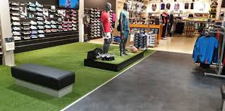 Intersport je vodeća maloprodajna mreža na svetskom tržištu koja nudi koncept multibrend i multisport odeće, obuće i opreme za sve vrste sportova, kako rekreativnih tako i profesionalnih. Intersport Megastore Ivc Commercial