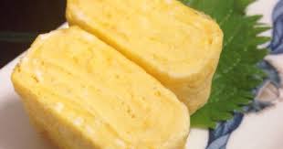 卵1個で 厚みのあるだし巻き お弁当に クックパッドニュース掲載 一人分は卵2個は多すぎるので1個で いつもの玉子焼き器で厚みのある出し巻きができます 材料 卵 水 だしの素 レシピ 食べ物のアイデア お弁当