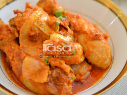 Cara penyediaan menggunakan santan membuat menu ini jadi masakan berkuah pekat. Ayam Masak Merah Air Tangan Datin Furyna Sedap Berkuah Ini Rahsianya