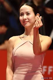 《야인시대》 (野人時代)는 sbs에서 2002년 7월 29일 ~ 2003년 9월 30일까지 총 124회 방송한 김두한의 일대기를 그린 대하드라마이다. ì¡°ì—¬ì • ë†€ë¼ìš´ í˜¸ë¦¬ë³' ëª¸ë§¤ í•œê²½ë‹·ì»´