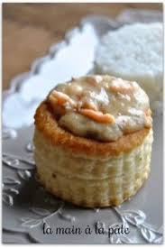 Bouchees Feuilletees Au Saumon Crevettes Et Champignons Recette Avec Images Recette Recettes De Cuisine Aliments Sales