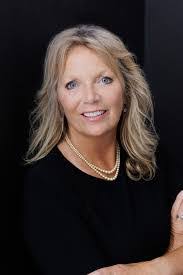 Linda Myre's Instagram, Twitter & Facebook