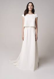 Abito da sposa semplice bianco tessuto di raso collo quadrato maniche lunghe abiti da sposa lunghi fino al pavimento. Tendenza Abiti Da Sposa 2021 Il Vestito E Minimale Io Donna