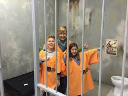 Oktober ist deutschland eins und die ddr nicht mehr existiert. Zombieapokalypse Verhindern Legal Ausbrechen Und 3 Weltkrieg Abwenden Travelistas Info Die Reise Insider