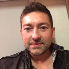 Howell Jones (@writetohowell)