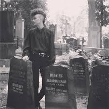 You need a dating love today, but you don't get your next paycheck until a week? Goths In Graveyards