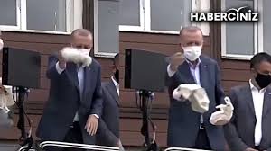Şeffaflık diyen yavaş kendi partisinden olmayan belediyelere eziyet ediyor! Ak Partili Cumhurbaskani Erdogan Rize De Sel Magdurlarina Cay Firlatti