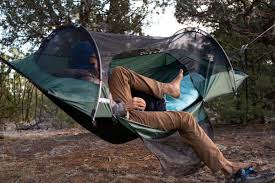 The best hammocks have spreader bars that hold them open in a more or less flat position. Lawson Blue Ridge Camping Hammock Review Gearlab