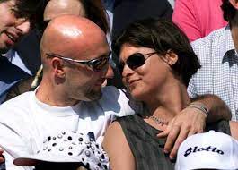 But barthez's relative lack of inches seemed to be exposed when he was caught well off his line as delvecchio also got a mouthful, and nearly a fistful, when he caught the prone barthez with his leg. 7 Supermodel Evangelista Ideas Linda Evangelista Supermodels Linda