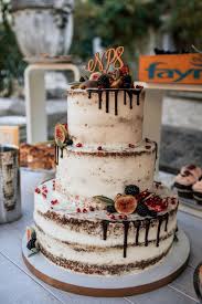 Für die untere, größte torte zeichne ich mir 12 tortenstücke ein, für die mittlere torte, die etwas kleinere zeichne ich 8 stücke, und für die obere, kleine torte zeichne ich. Hochzeitstorte Selbermachen I Weddyplace