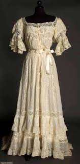 Historical Dresses For Women Ivory Lawn Lace Teagown C 1905 Go Back Lot 174 Historical Dresses Edwardian Dress Edwardian Fashion