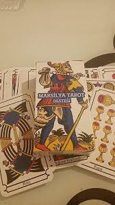 Marsilya tarot tarot kartlarını iyi okumak için tarotun belki de binlerce yıldır bize sunduğu sembolizmi anlamak, sembollerin enerjisine girmek ve hatta onların. Marsilya Tarot Destesi Oyun Takimi 100 Indirimli Gardrops