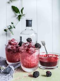 Bramble Mein Sommer Gin Cocktail Aus Brombeeren Gin Und Zitrone Fur Warme Sommerabende Oder Wie Packe Ich Den Sommer In Gin Tonic Rezept Brombeeren Bramble