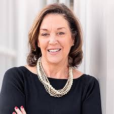 Lori Keen's Instagram, Twitter & Facebook