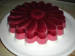 Do You Just Love These Beautiful Layers Shaped In The Daisy Flexipan Mold Bavarois Fruits Rouges Chocolat Blanc Patisserie Demarle Recette Recettes Sucrees
