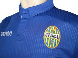 Come di consueto, al termine di ogni partita. Macron Hellas Verona Heim Trikot 18 19 Don Pallone
