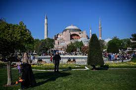 Je suis un guide touristique je vous proposes un séjour de rève avec des destination magique a bas prix vers : Confinement En Turquie Istanbul Plongee Dans Un Silence Inedit